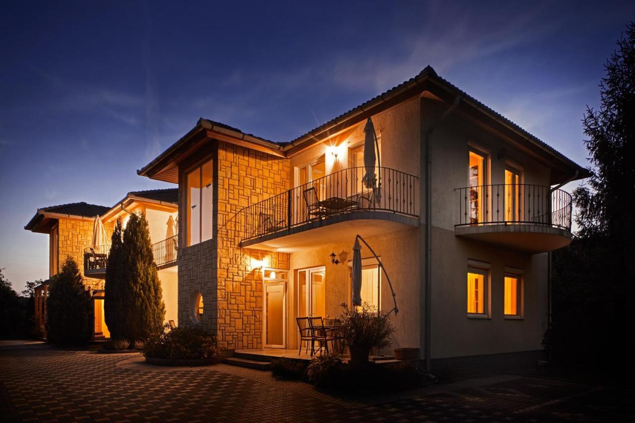 Balatonlelle Apartmanház Exterior foto